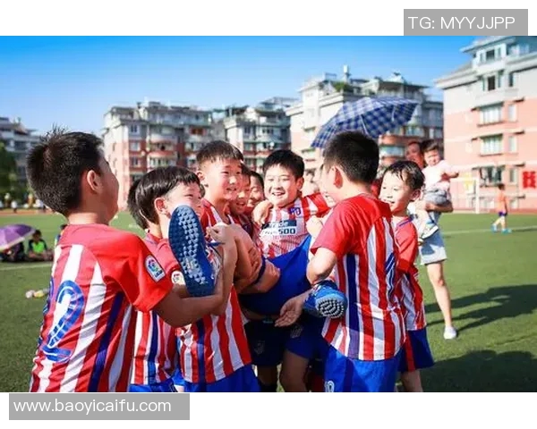 U18波兰与塞尔维亚激战正酣青少年足球赛场上的精彩对决