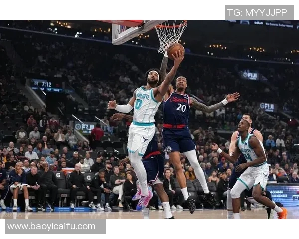 黄蜂与快船在深圳展开激烈对决球迷期待精彩表现与胜利时刻