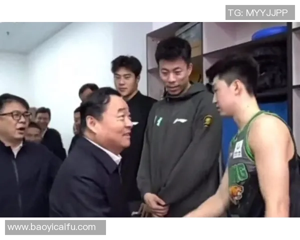 辽宁男篮迎战解放军队力争胜利展现团队实力与拼搏精神