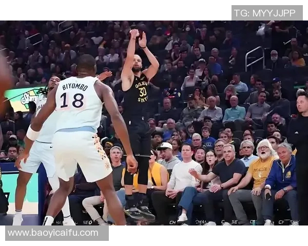 西部勇士与快船的激烈对决揭示了季后赛的悬念与挑战 西部勇士与快船的激烈对决揭示了季后赛的悬念与挑战