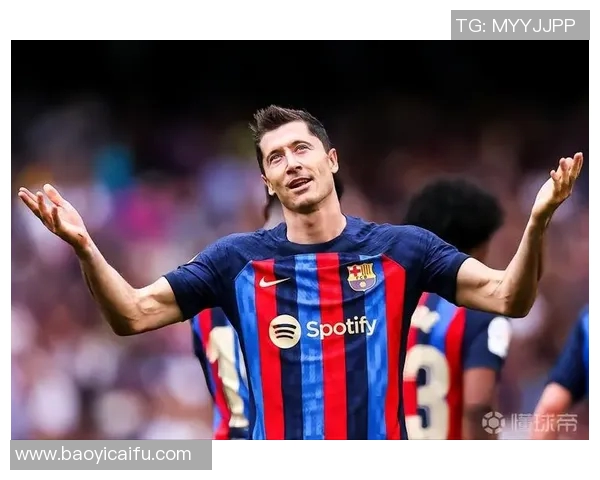 范尼与莱万的巅峰对决：谁才是足球历史上的最佳前锋之争